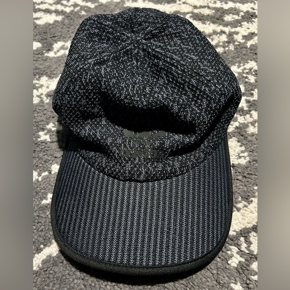 Adidas Climalite Adjustable Charcoal and Silver Knit Baseball Hat / Cap - Picture 1 of 4